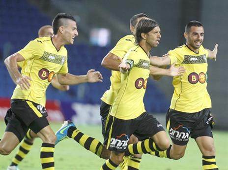 חוגגים כל הדרך לליגת העל (צילום: אלן שיבר)