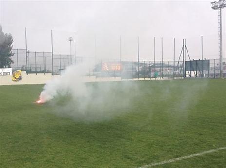 רימון עשן במשטח האימון