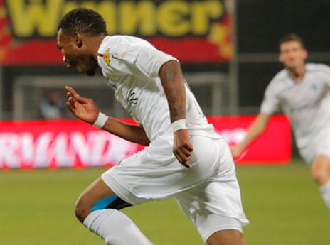 קולה בטירוף אחרי השער. עשה את עבודתו בדקות ששיחק (אנג'ו גוש ג'יני)