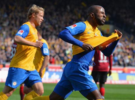 ניצחון גדול בדרבי. שחקני בראוונשווייג חוגגים (gettyimages)