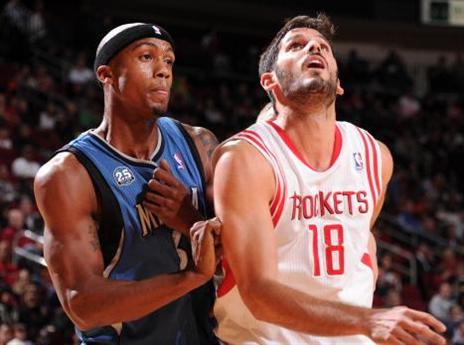 קנינגהם וכספי במאבק על ריבאונד (gettyimages)