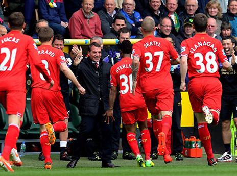 רק תנסו לעצור אותם. שחקני ליברפול רצים לרוג'רס (GETTYIMAGES)