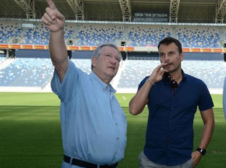 גם למגרש החדש הוא כבר מתרגל