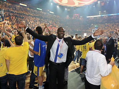 גם שון ג'יימס חוגג