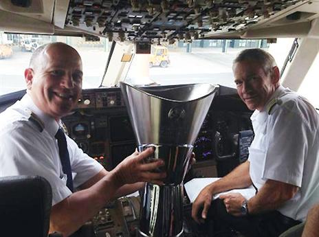 גם טייסי אל על זכו לגעת בגביע