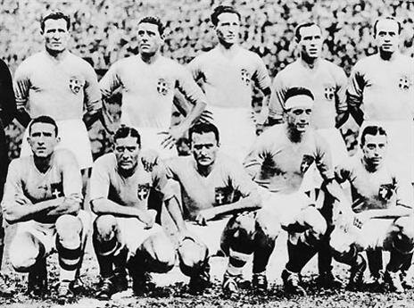 מונטי (עומד שני משמאל), גוואיטה (עומד שני מימין) ואורסי (כורע ראשון מימין). שלושה אוריונדי בהרכב (gettyimages)