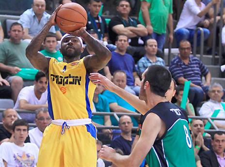 "לוקח על עצמו כשהקבוצה תקועה" (אלן שיבר)