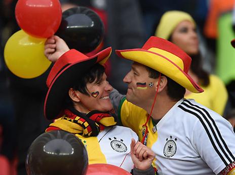 שימו לב אליהם, שם ביציע (gettyimages)