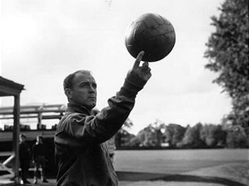 שלט במשחק מסביב לכדור (gettyimages)