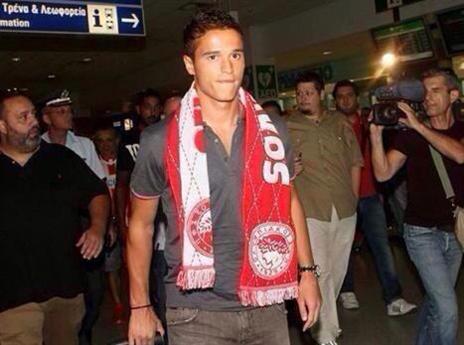 אפלאיי מתרגל לפיראוס