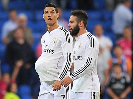 הכדור שלו. רונאלדו עם בטן מלאה (gettyimages)