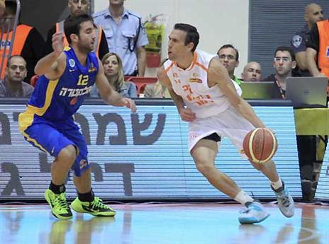 רוט מתרגל לצבע הכתום (אלן שיבר)