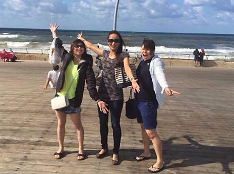 שלוש השגרירות מיפן בנמל ת"א (עמוד הפייסבוק של הוועד האולימפי)