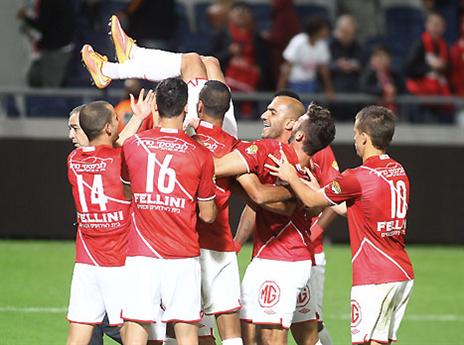 יחייכו גם בראשון? שחקני הפועל (אלן שיבר)