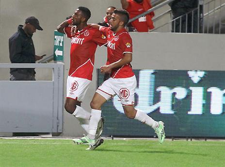 "מסתובב כמו טווס". איקנדה (אלן שיבר)