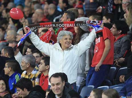 הקהל האדום שוב חוזר הבייתה מאוכזב (אלן שיבר)