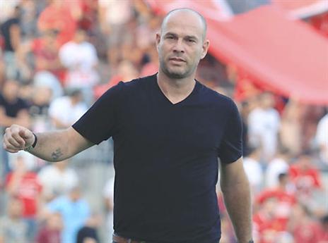 גם לו יש חלק במשבר הזה. דומב (אלן שיבר)