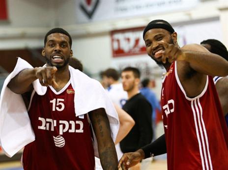 ירושלים ברבע, השחקנים יכולים לחגוג (עודד קרני)