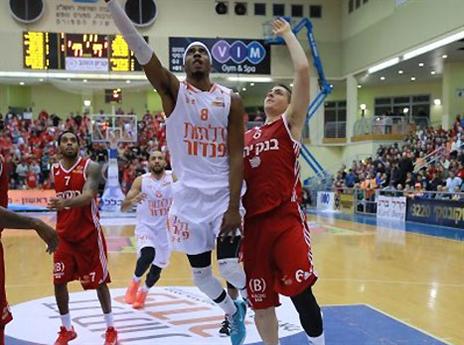 "יש קבוצה על המגרש" (עודד קרני איגוד הכדורסל)