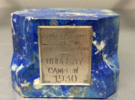 הבסיס עם הלוחית שמציינת את הזכיה הראשונה (gettyimages)