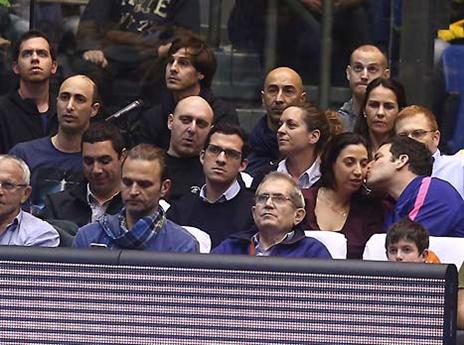 גם מאמן קבוצת הכדורגל, פאקו אייסטראן, היה מרוצה (אלן שיבר)