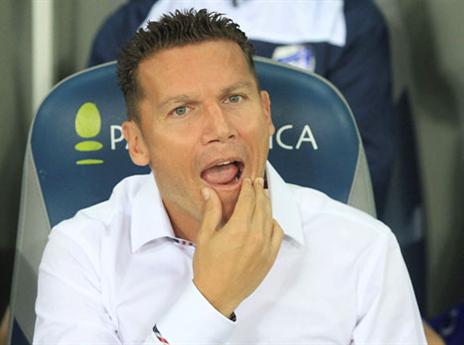 אולי בכל זאת יגיע חיזוק? בכר (צילום: אלן שיבר)