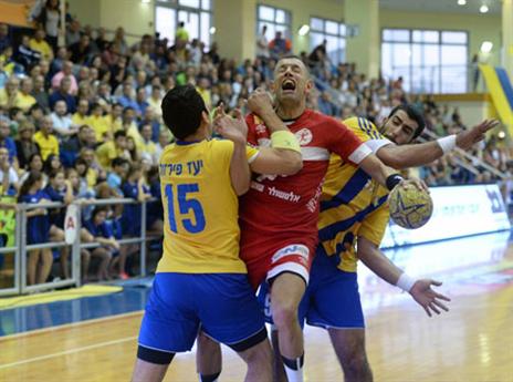 יחזרו לחייך? שחקני הפועל ומכבי ראשל"צ (עמית שיסל, איגוד הכדוריד)