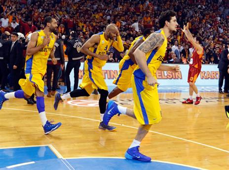 חוגגים כל הדרך אל המקום הראשון בבית (gettyimages)