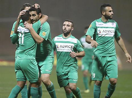 נעים מרוצה מהם. שחקני כפ"ס חוגגים את השיוויון (צילום: אלן שיבר)