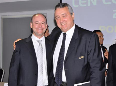 ייבדק על ידי משרד הספורט. צבי (משמאל)