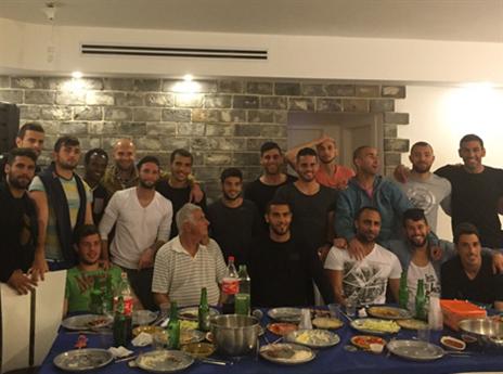 פורים, גיבוש ומה שביניהם: שחקני עכו בארוחה חגיגית