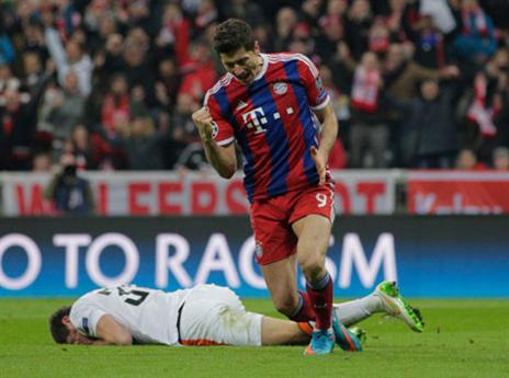 לבנדובסקי המשיך בחגיגה (getty)