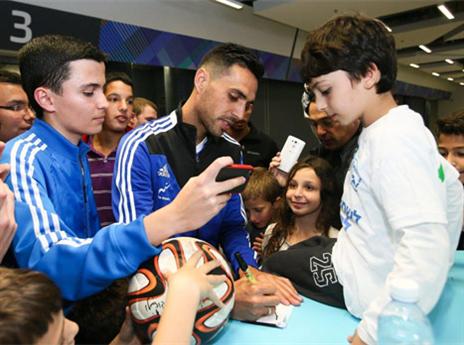 זהבי ומעריצים (באדיבות ההתאחדות לכדורגל)