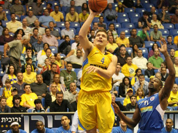 ילבש צהוב בעתיד? מקל (ניר בוקסנבאום)