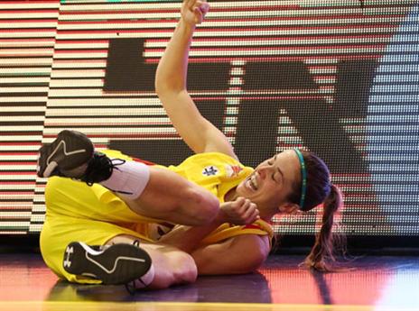 האוטס. 15 נקודות במחצית הראשונה (עודד קרני, ליגת ווינר נשים)