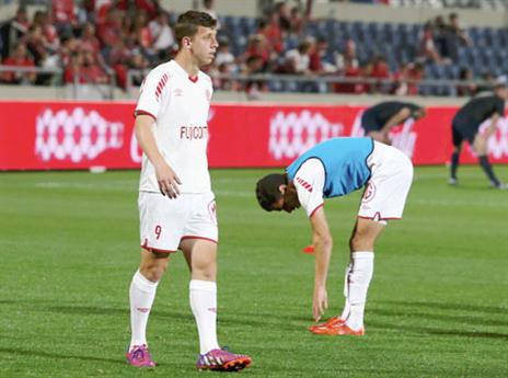 שריקת בוז בכל נגיעה. רייכרט (אלן שיבר)