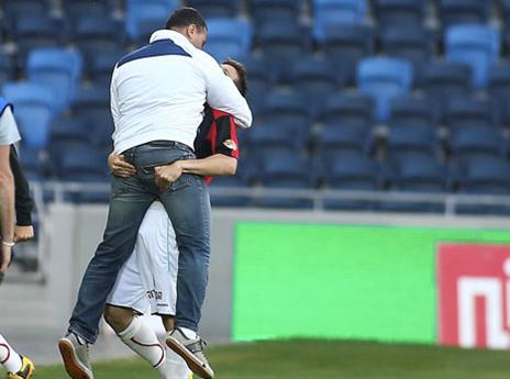 בטירוף שלהם. בנין ורואש (אלן שיבר)