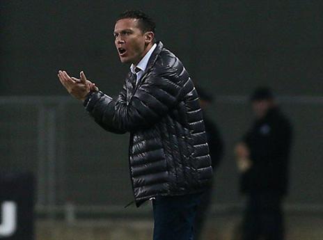 חוטף מהבעלים לשעבר. בכר (עודד קרני)