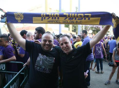 אוהדי חולון. "הסינמה פרדיסו" הפרטי שלהם (עודד קרני)