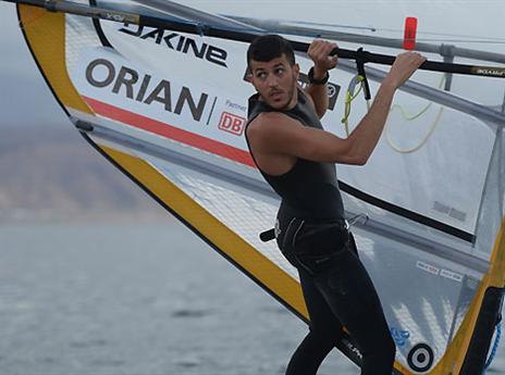 צוברי, זינק למקום השני