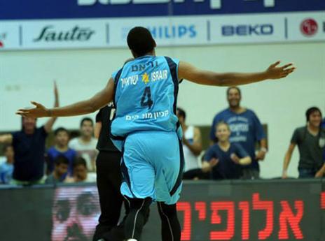 על הגב שלו, אילת בחצי (אודי ציטיאט, אתר המנהלת)