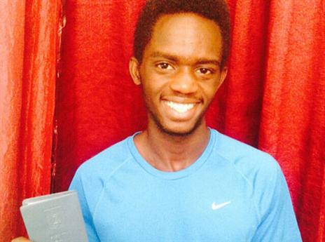 עבדול ג'אבר ותעודת הזהות (צילום: יח"צ)