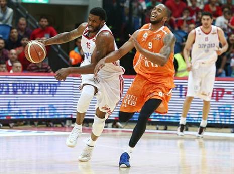 ביום שני: המשחק השני בסדרה (צילום: אלן שיבר)