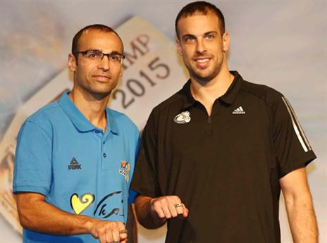 אחד מהם יישאר עם הטבעת. הלפרין ונסים (אלן שיבר)