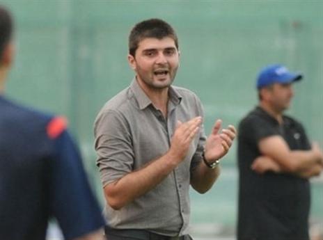 מאמן דילה גורי. רק בן 25