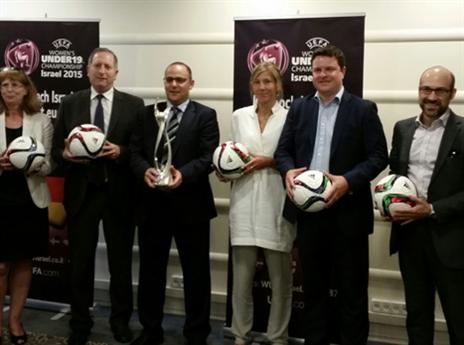 הקונסולים במפגש חגיגי