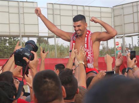 הרוש. במרכז הסערה