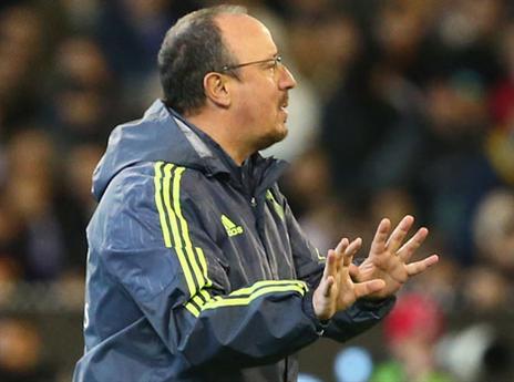 בניטס מנסה לכוון (GETTY)