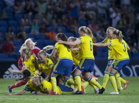 השבדיות לא יודעות את עצמן מרוב אושר (gettyimages)