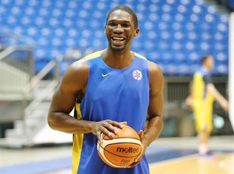 בונים עליו מתחת לסלים. אמבקווה (אלן שיבר)